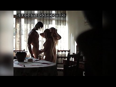 ❤️ جنسی دوست ایک دیو آدمی اور اس کے ساتھ ایک تھریسم کو مدعو کرتے ہیں۔ ❌ سیکس ❌❤